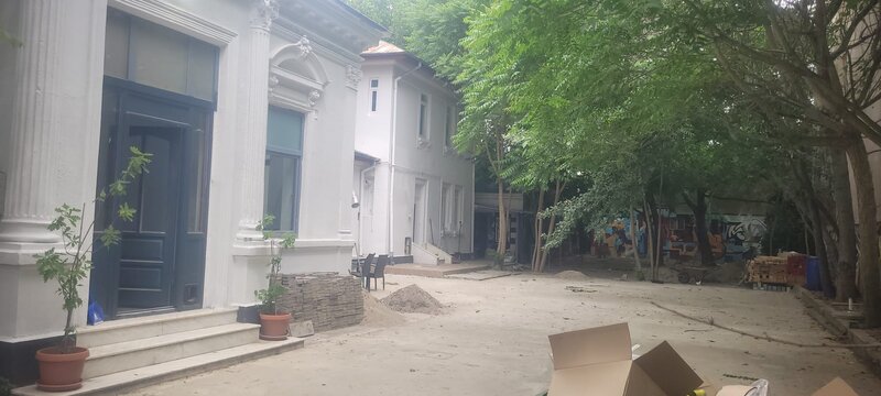Eminescu, Icoanei, 100 mp, birou, depozit+parcare 772 mp, 15 auto, 2000 E.